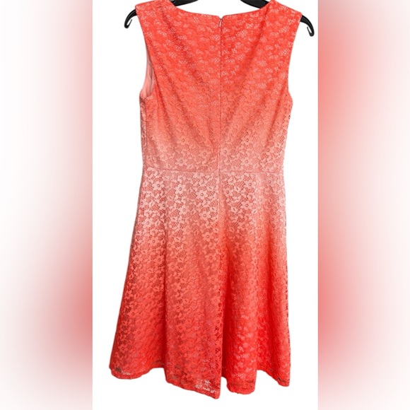 Studio One Coral Lace Fit & Flare Dress Size 4 Sleeveless Floral Overlay - Picture 3 of 4